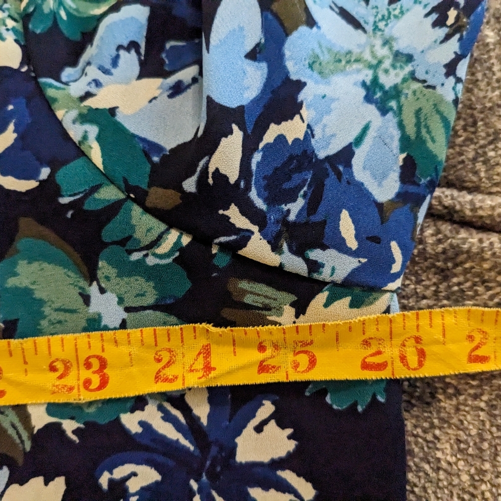 🔴3/$15. Van Heusen blue, floral, long sleeve blouse, size XXL - Picture 13 of 14